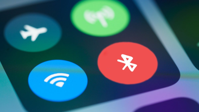 Các biểu tượng wifi và Bluetooth trên iPhone. Ảnh: PhoneArena